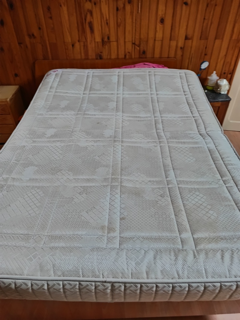 Matelas avant nettoyage